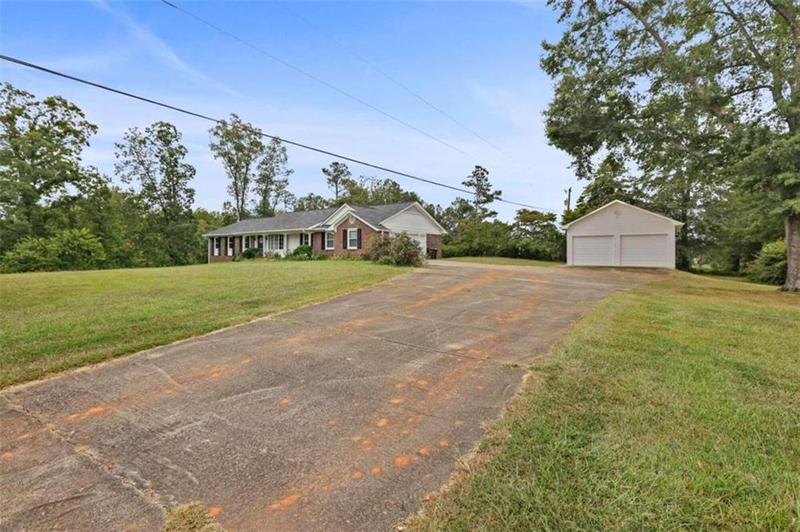 Image for property 24 Briar Ridge Road, Newnan, GA 30263