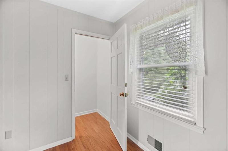 Image for property 24 Briar Ridge Road, Newnan, GA 30263