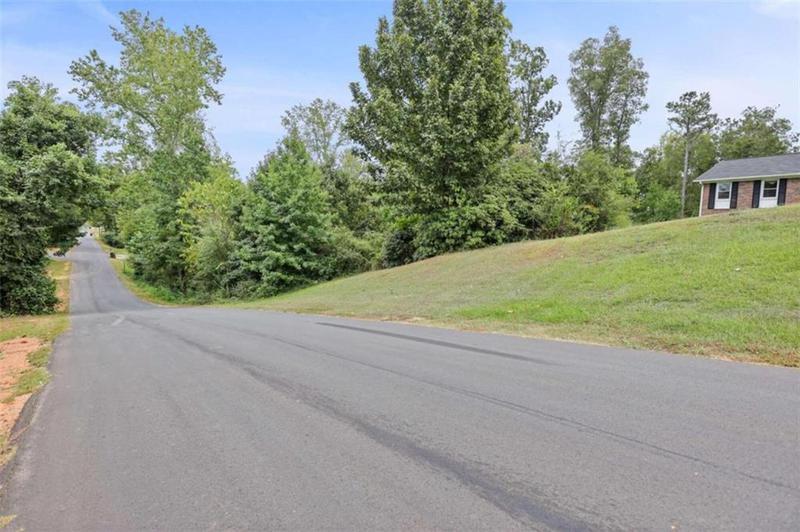 Image for property 24 Briar Ridge Road, Newnan, GA 30263