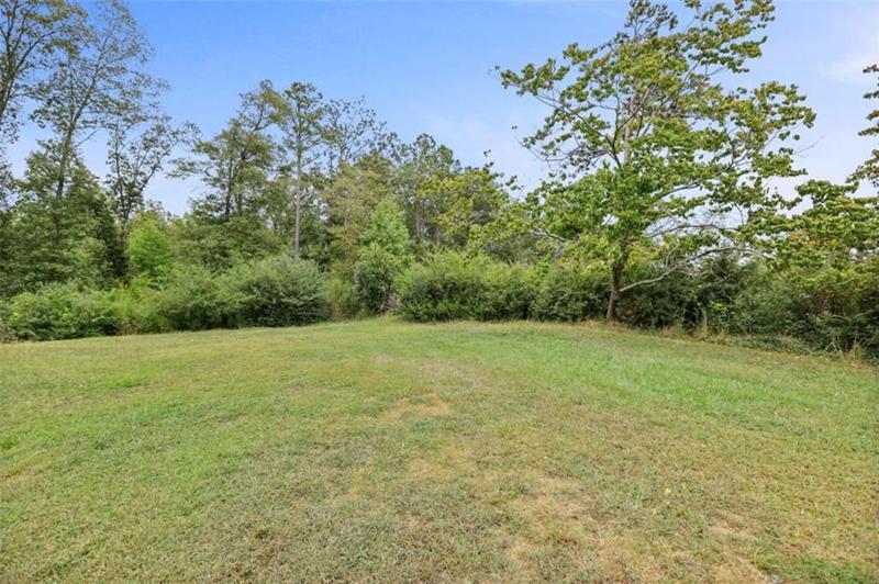Image for property 24 Briar Ridge Road, Newnan, GA 30263