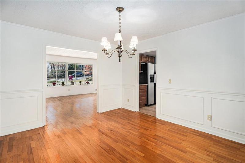 Image for property 320 SIX BRANCHES CT, Roswell, GA 30076