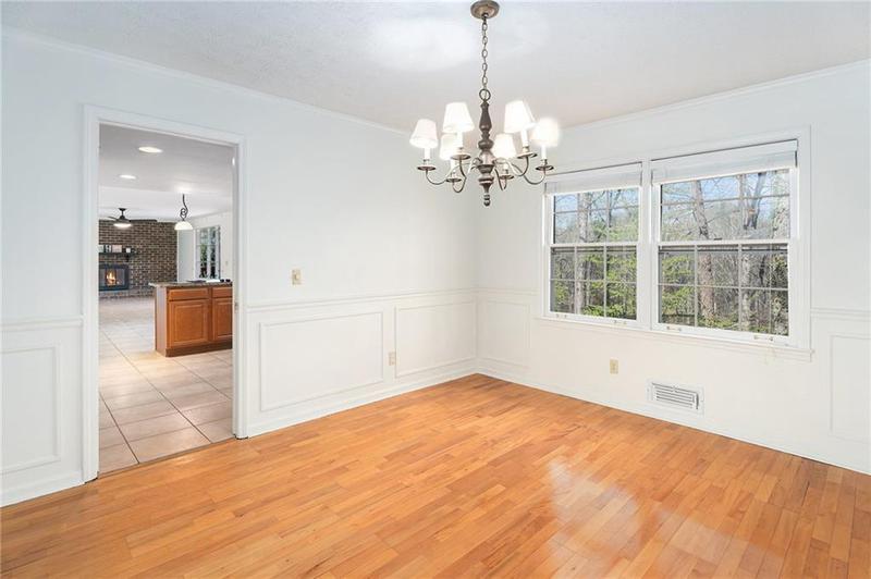 Image for property 320 SIX BRANCHES CT, Roswell, GA 30076