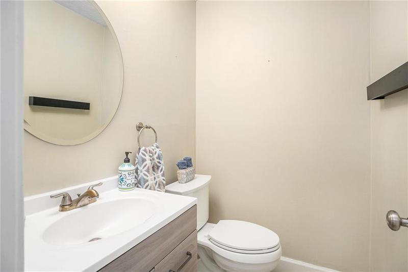 Image for property 320 SIX BRANCHES CT, Roswell, GA 30076