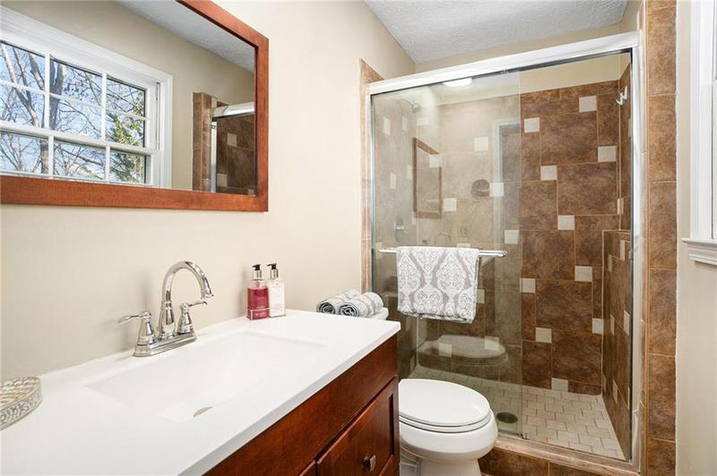 Image for property 320 SIX BRANCHES CT, Roswell, GA 30076