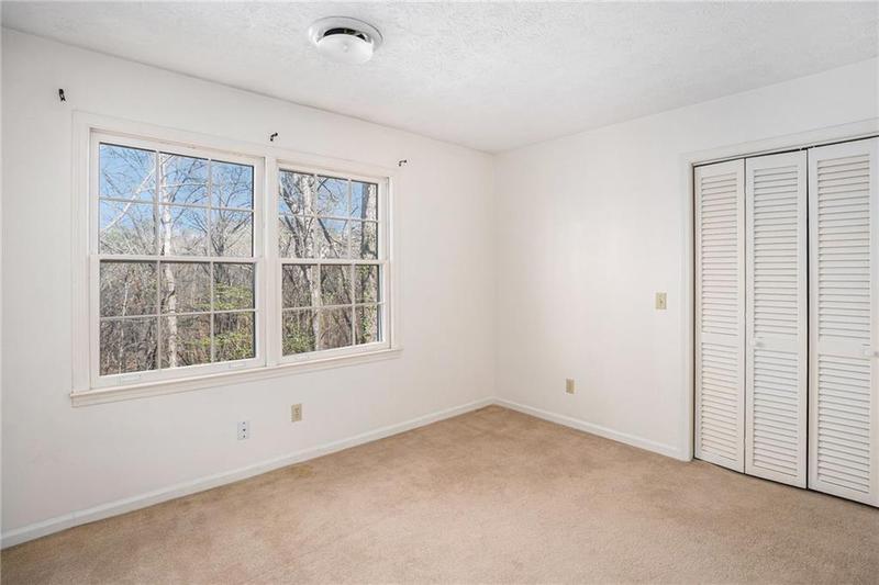 Image for property 320 SIX BRANCHES CT, Roswell, GA 30076