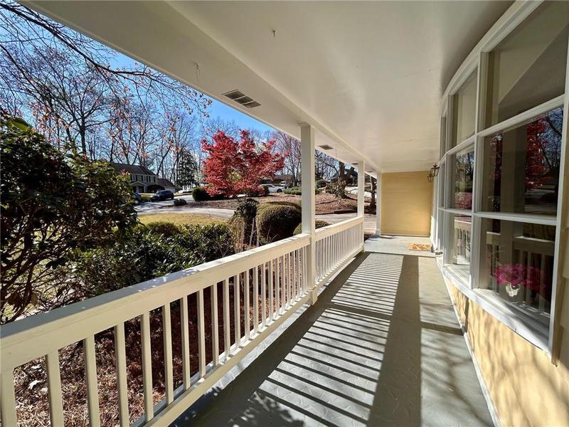 Image for property 320 SIX BRANCHES CT, Roswell, GA 30076