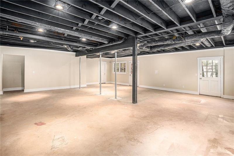 Image for property 320 SIX BRANCHES CT, Roswell, GA 30076