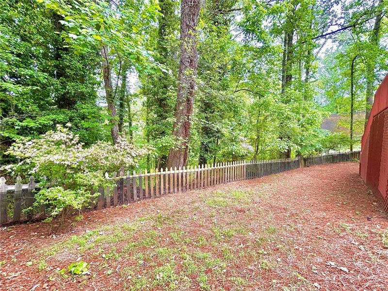 Image for property 320 SIX BRANCHES CT, Roswell, GA 30076