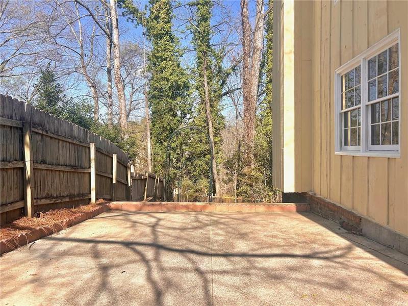 Image for property 320 SIX BRANCHES CT, Roswell, GA 30076