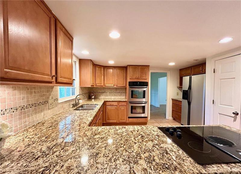 Image for property 320 SIX BRANCHES CT, Roswell, GA 30076