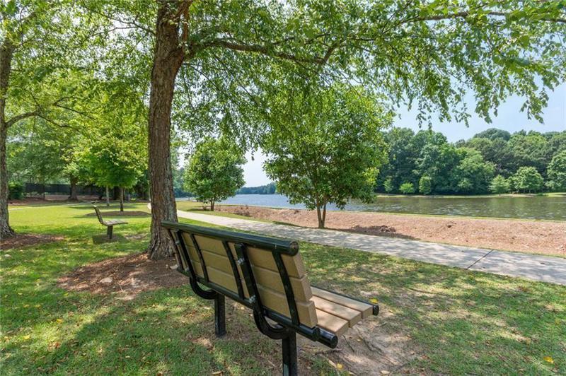 Image for property 320 SIX BRANCHES CT, Roswell, GA 30076