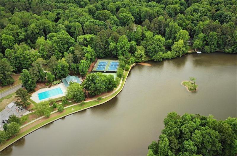 Image for property 320 SIX BRANCHES CT, Roswell, GA 30076