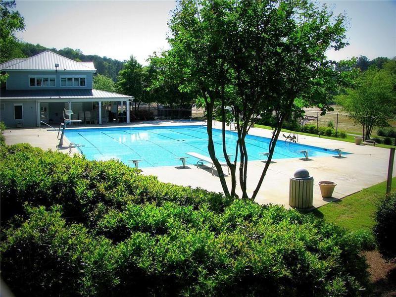 Image for property 320 SIX BRANCHES CT, Roswell, GA 30076
