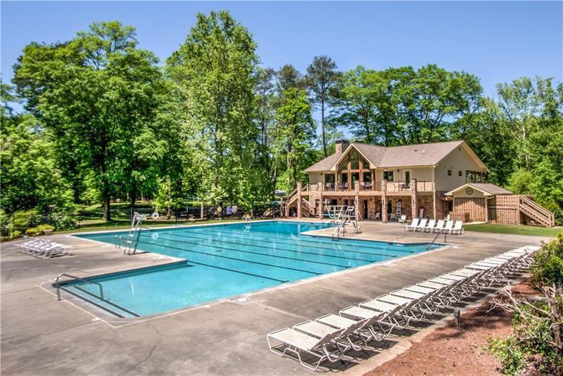 Image for property 320 SIX BRANCHES CT, Roswell, GA 30076