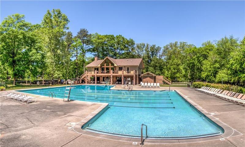 Image for property 320 SIX BRANCHES CT, Roswell, GA 30076
