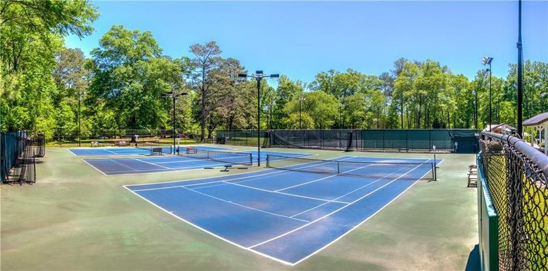 Image for property 320 SIX BRANCHES CT, Roswell, GA 30076