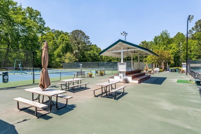 Image for property 320 SIX BRANCHES CT, Roswell, GA 30076