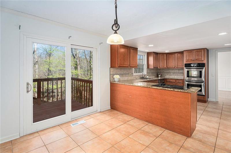 Image for property 320 SIX BRANCHES CT, Roswell, GA 30076