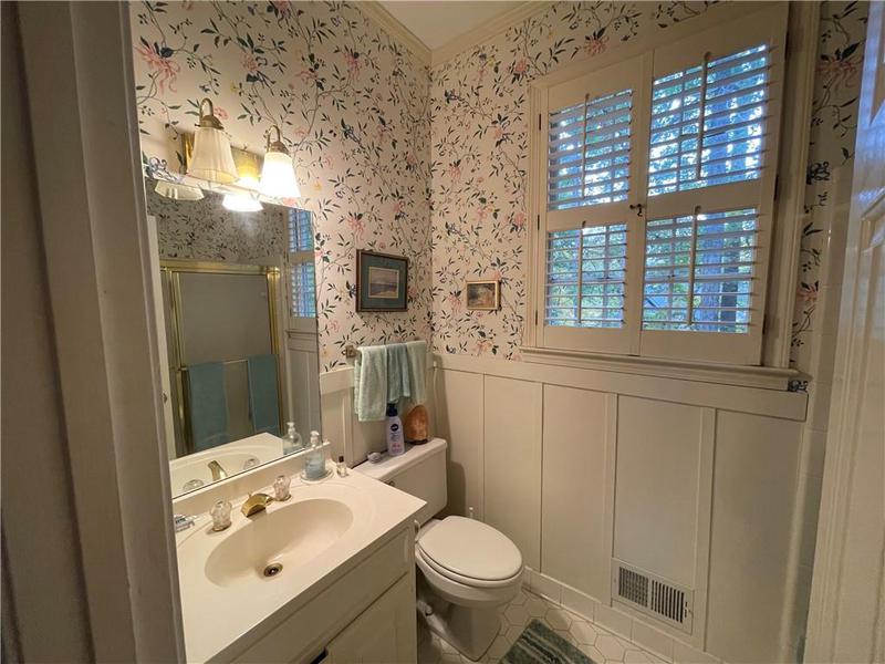 Image for property 220 Spalding Lake Place, Atlanta, GA 30350