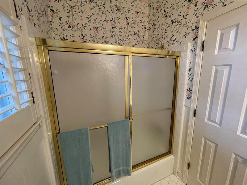 Image for property 220 Spalding Lake Place, Atlanta, GA 30350