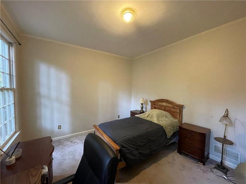 Image for property 220 Spalding Lake Place, Atlanta, GA 30350