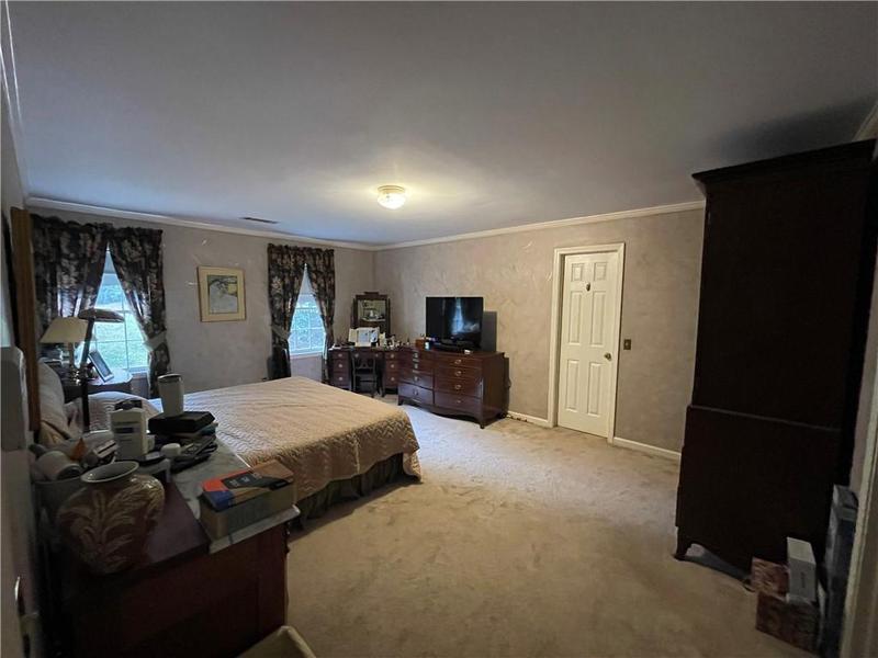 Image for property 220 Spalding Lake Place, Atlanta, GA 30350