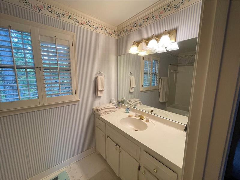 Image for property 220 Spalding Lake Place, Atlanta, GA 30350