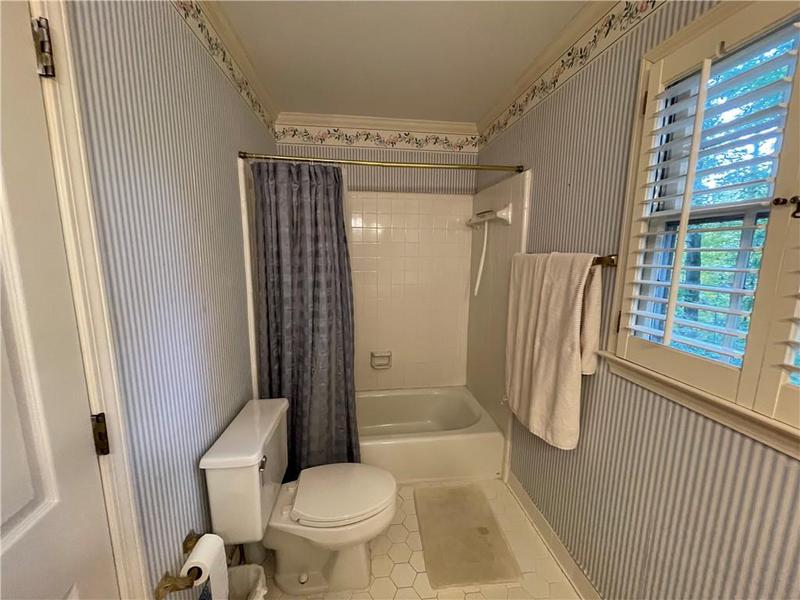 Image for property 220 Spalding Lake Place, Atlanta, GA 30350