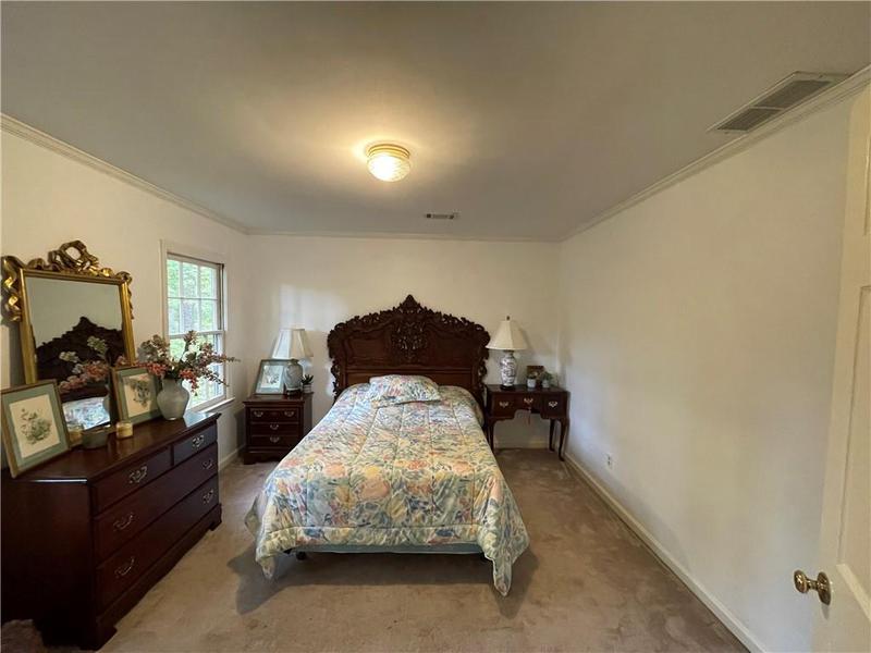 Image for property 220 Spalding Lake Place, Atlanta, GA 30350