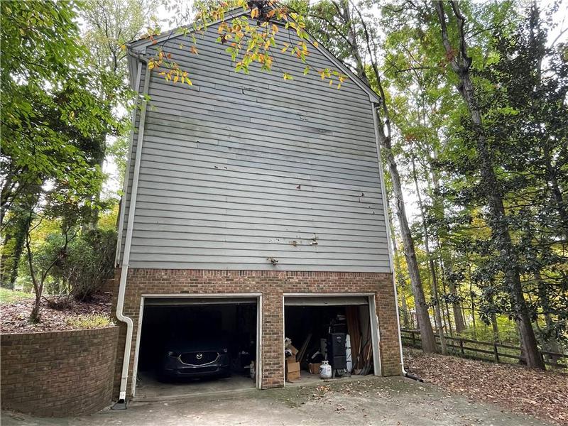 Image for property 220 Spalding Lake Place, Atlanta, GA 30350