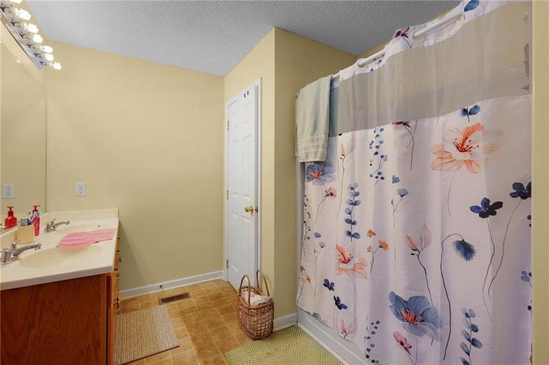 Image for property 138 Valley View Heights, Calhoun, GA 30701