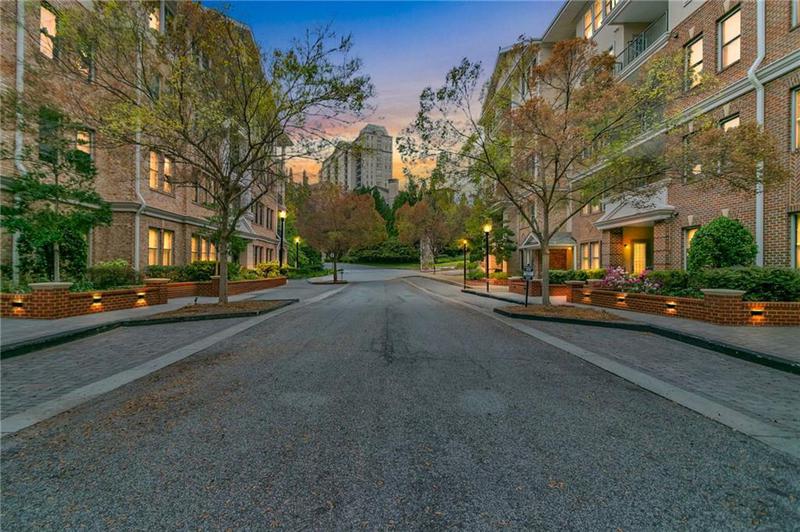 Image for property 3621 Vinings Slope 1537, Atlanta, GA 30339