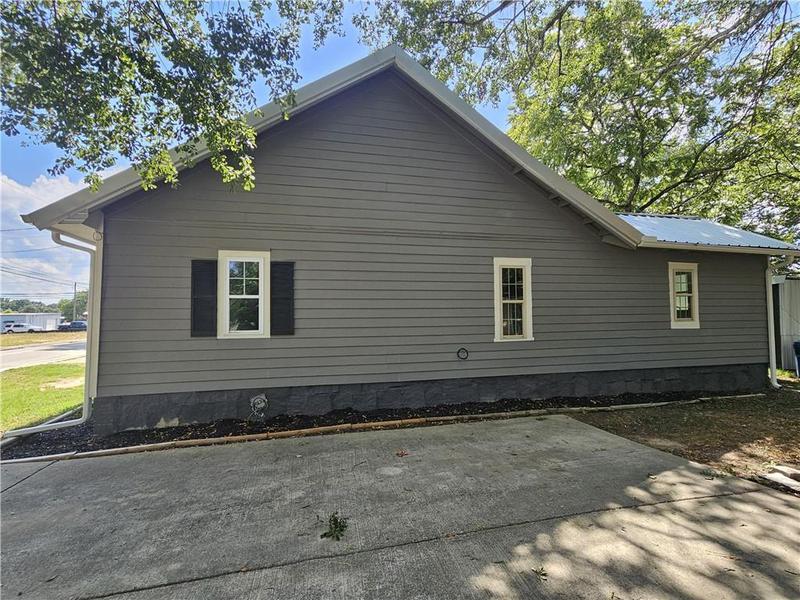 Image for property 74 Martin Luther King Jr Drive, Winder, GA 30680