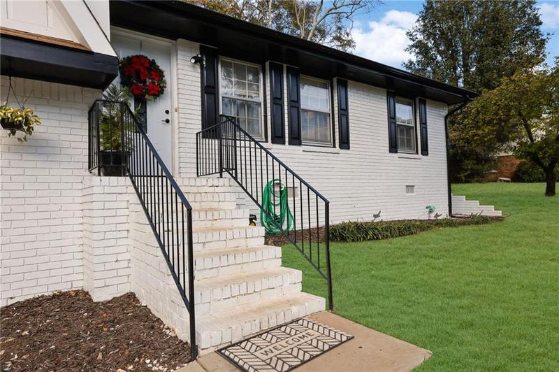 Image for property 2611 Kings Circle, Lawrenceville, GA 30044