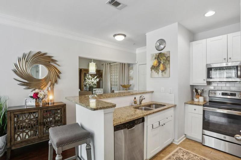 Image for property 10 Perimeter Summit Boulevard 4435, Brookhaven, GA 30319