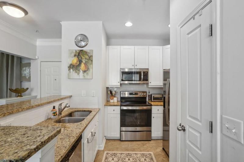 Image for property 10 Perimeter Summit Boulevard 4435, Brookhaven, GA 30319