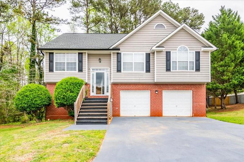 Image for property 7617 Lakemoor Drive, Riverdale, GA 30296