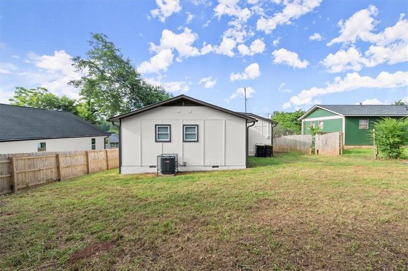 Image for property 10 Burch Avenue, Newnan, GA 30263