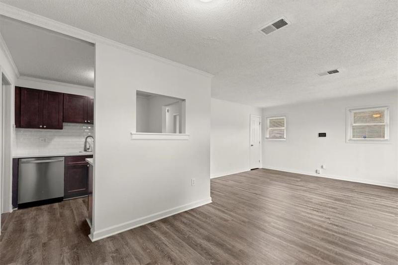 Image for property 10 Burch Avenue, Newnan, GA 30263