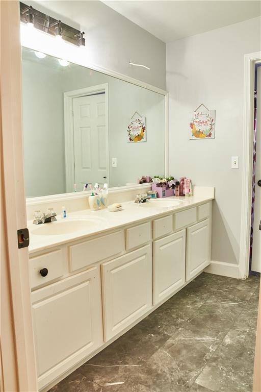 Image for property 2105 Bentbrooke Trail, Lawrenceville, GA 30043