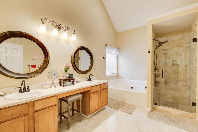 Image for property 3579 Oakshire Way, Atlanta, GA 30354