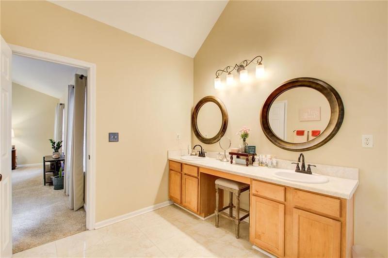 Image for property 3579 Oakshire Way, Atlanta, GA 30354