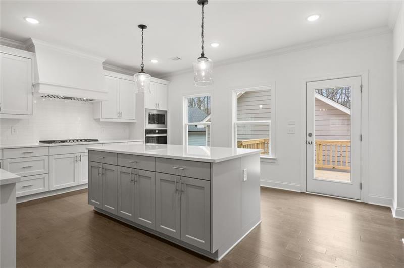 Image for property 319 Summerville Lane, Athens, GA 30606