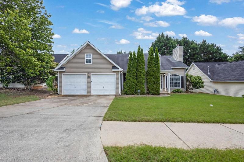 Image for property 3020 Meadow Glen Pass, Fairburn, GA 30213