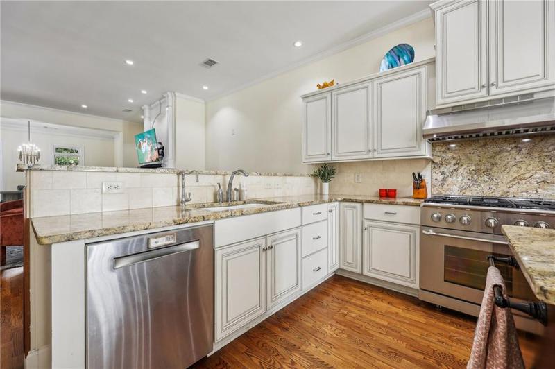 Image for property 3127 Lenox Road 6, Atlanta, GA 30324