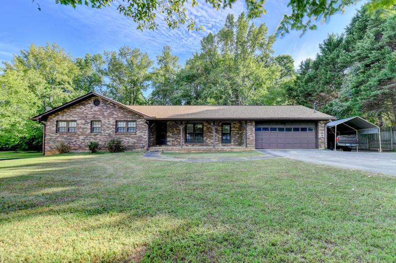 Image for property 5680 Abbotts Bridge Road, Johns Creek, GA 30097