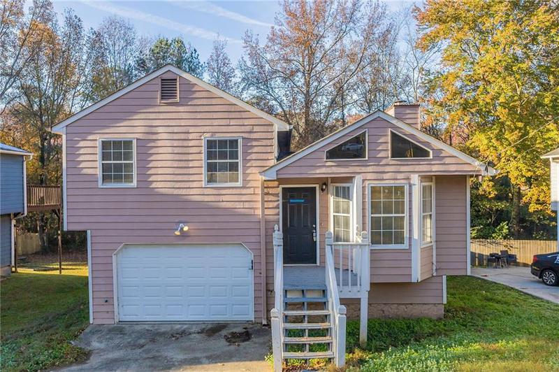 Image for property 223 Clydesdale Lane, Mableton, GA 30126