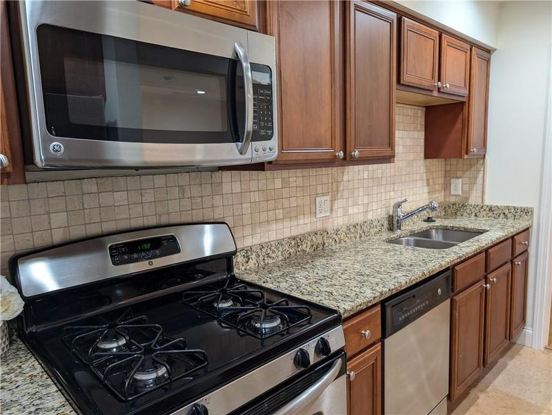 Image for property 6980 ROSWELL Road E11, Atlanta, GA 30328