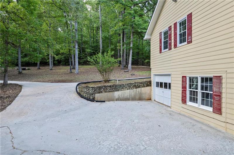 Image for property 100 Falls Mountain Drive, Dahlonega, GA 30533