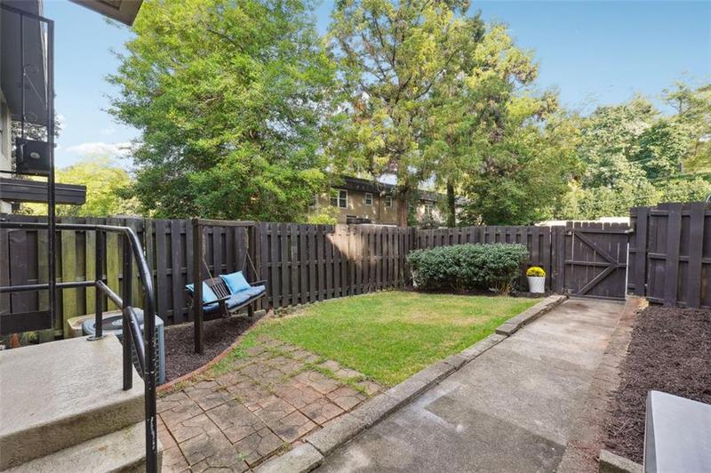 Image for property 290 LAKEMOORE Drive C, Atlanta, GA 30342